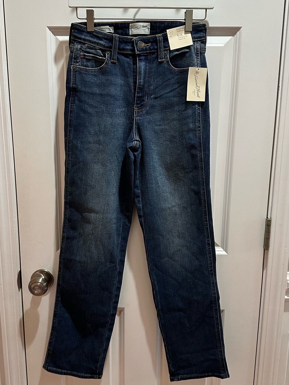 NEW Women’s Universal Thread Everyday High-Rise Straight Jeans sz. 4 reg.